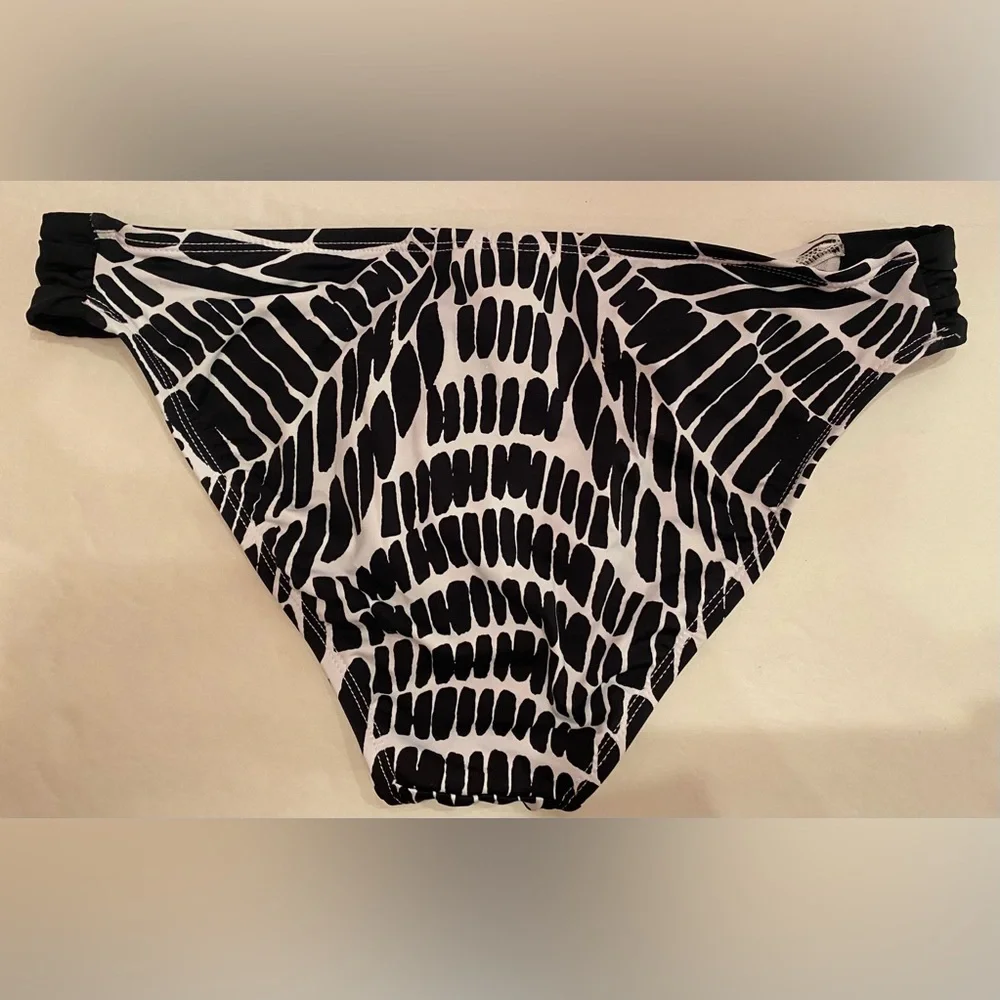 NWT BAR III‎ Kaleidoscope Black and White Print Side Tab Bikini Bottom Sz Large